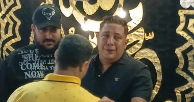 تواجد جماهيري من المقربين لحمو بيكا في مراسم وداع والده بالإسكندرية