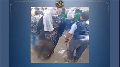 ضبط أم ظهرت في فيديو متداول وهي تقيد نجلها بسلسلة حديدية بالقليوبية: «كان بيهرب من المدرسة باستمرار»