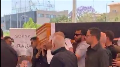 وصول جثمان الفنان هاني شاكر لـ مسجد أبو شُقة استعدادا لصلاة الجنازة| صورة