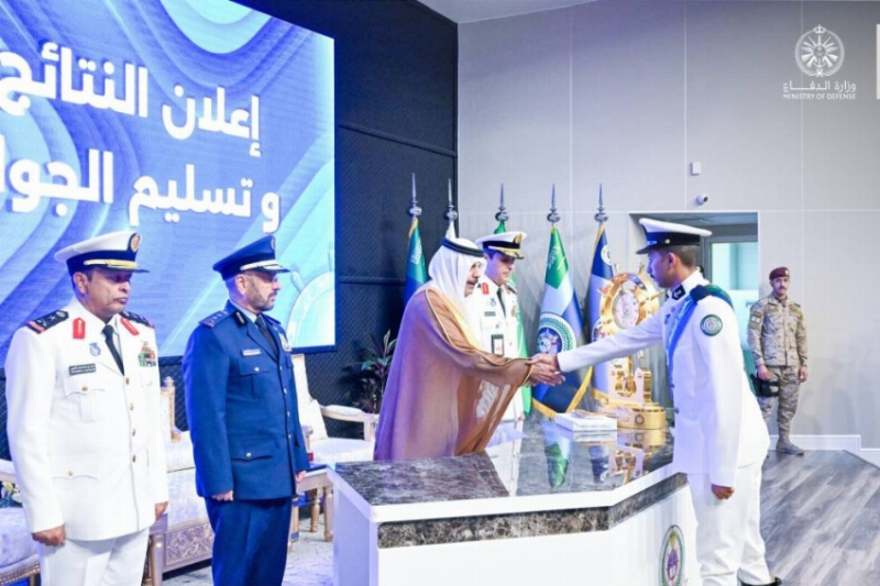نائب وزير الدفاع يرعى حفل تخريج الدفعة الـ (39) من طلبة كلية الملك فهد البحرية
