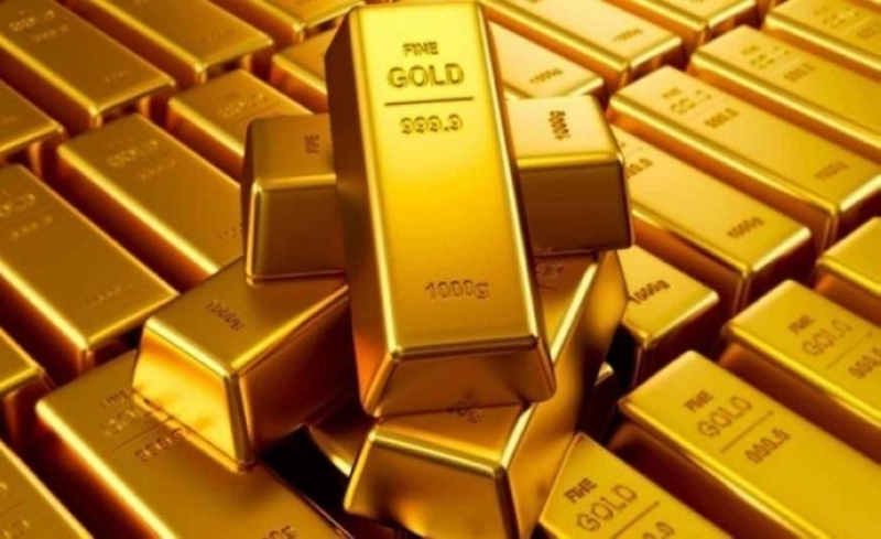 الذهب يتحوّل للارتفاع مع تراجع أسعار النفط