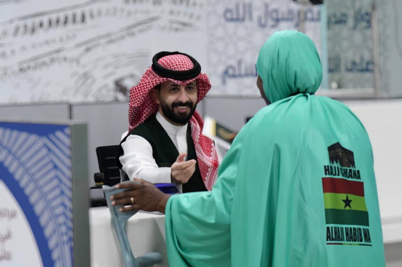 جوازات مطار الأمير محمد بن عبدالعزيز تستقبل أولى رحلات ضيوف الرحمن من غانا