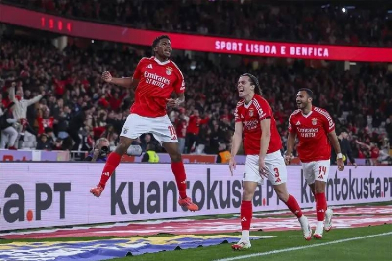 الدوري البرتغالي: تعادل بنفيكا مع فامليساو يقرب بورتو من لقب