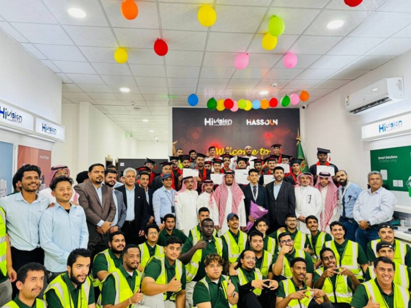 الكلية التقنية للاتصالات والمعلومات بجدة تقدم 100 خريج لسوق العمل في القطاع الصناعي
