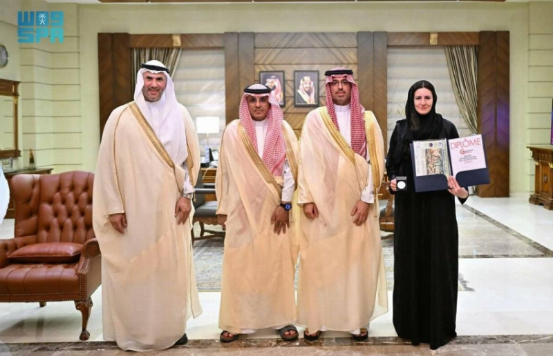 محافظ جدة يكرّم مبتكري تجمع جدة الصحي الأول الفائزين في معرض جنيف الدولي للاختراعات