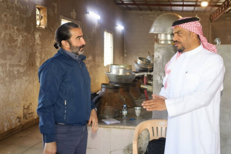 وفدًا من “الفاو” يبحث تطوير قطاع الورد الطائفي