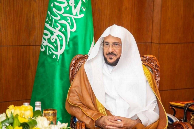 آل الشيخ يوجّه بتخصيص خطبة الجمعة لتناول الضوابط الشرعية لاستخدام “الميديا”