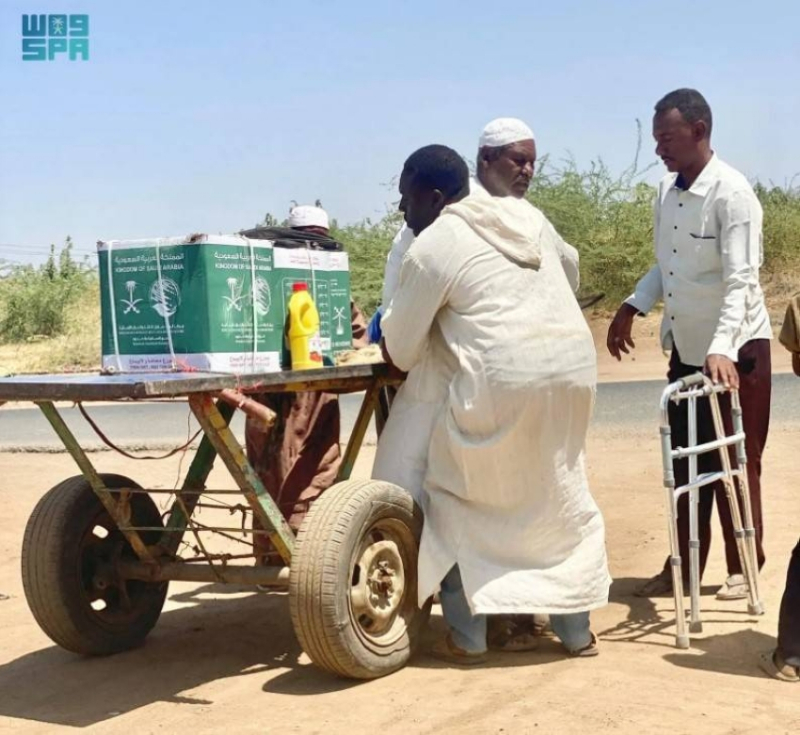 مركز الملك سلمان يوزّع 1.200 سلة غذائية في محلية القرشي بالسودان