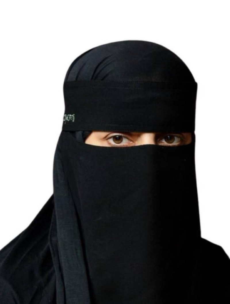 ثقافة التسلق الاجتماعي.. حين تُصنع القيمة على أكتاف الآخرين