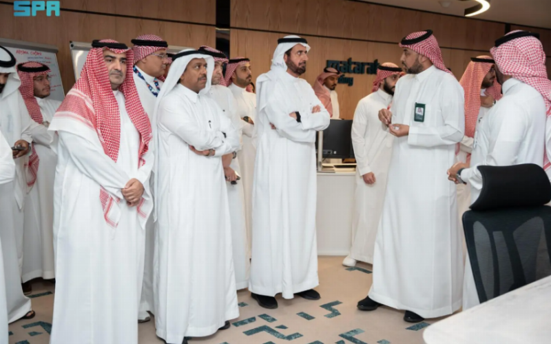 وزير الحج يتفقد خدمات الوزارة لاستقبال ضيوف الرحمن بمطار الملك عبدالعزيز
