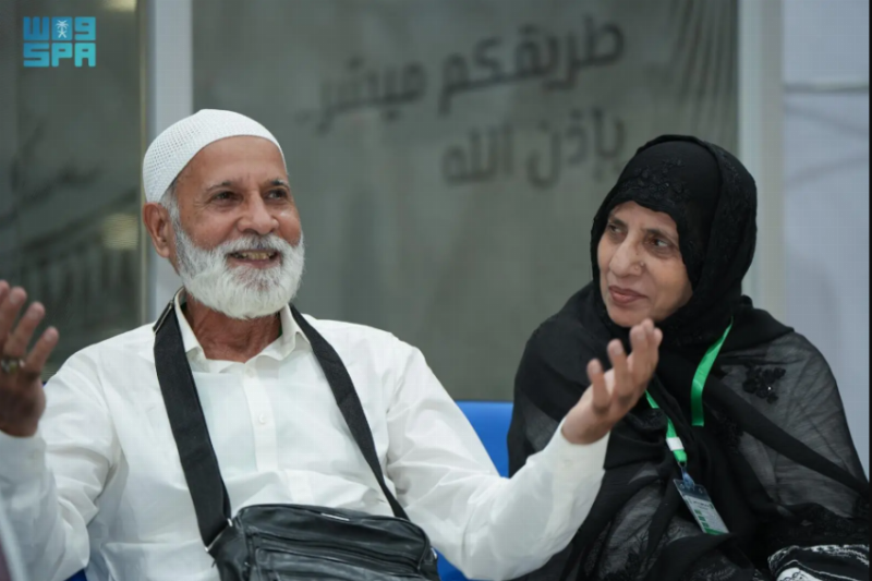 محمد وزوجته.. حكاية 20 عامًا حصاد عمرٍ من الصبر عبر مبادرة طريق مكة