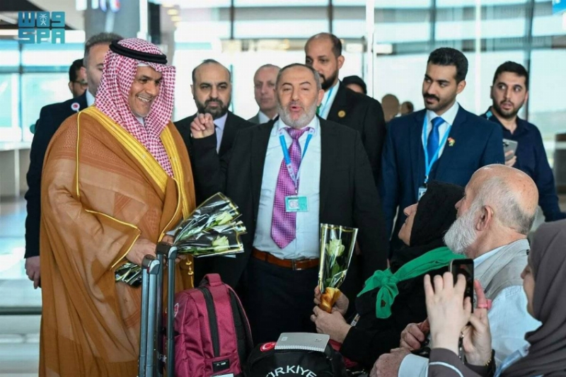 القنصل العام للمملكة في إسطنبول يزور صالة “مبادرة طريق مكة” بمطار إسطنبول الدولي