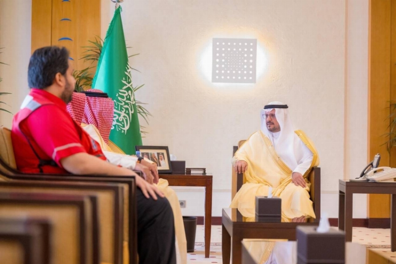 نائب أمير القصيم يطلع على أعمال ومبادرات فرع “الهلال الأحمر” بالمنطقة