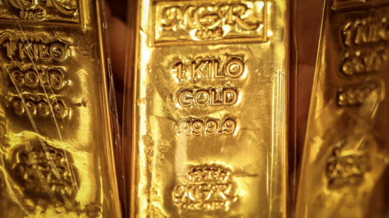 الهند ترفع الرسوم على الذهب والفضة لدعم الروبية