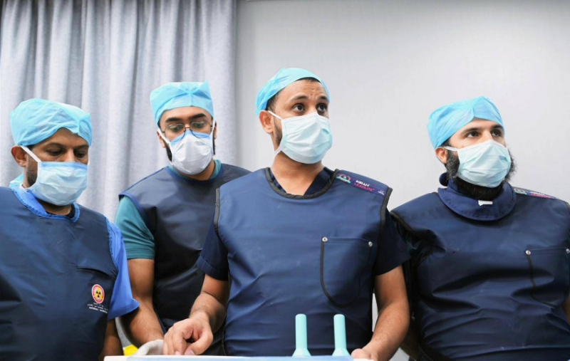 تجمع المدينة المنورة الصحي يُجري أول عملية قسطرة قلبية متنقلة لحاج بجوار المسجد النبوي