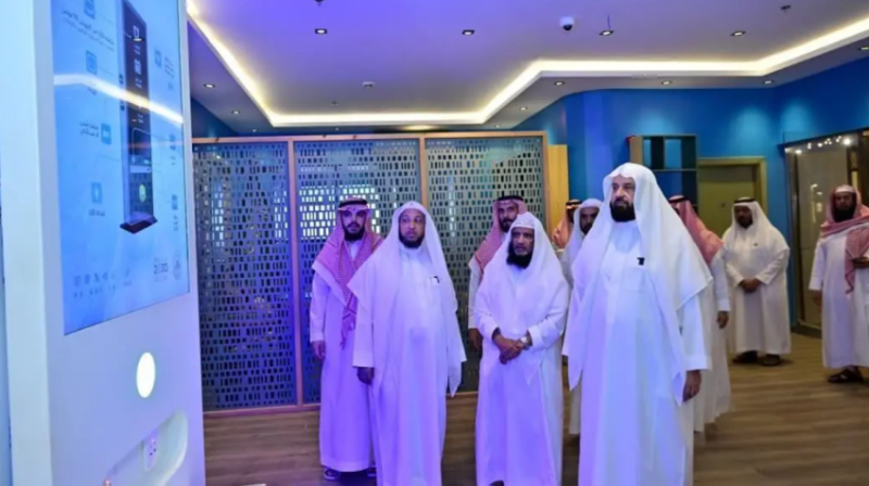 رئيس الأمر بالمعروف يفتتح المعرض الرقمي للرئاسة في حي حراء الثقافي