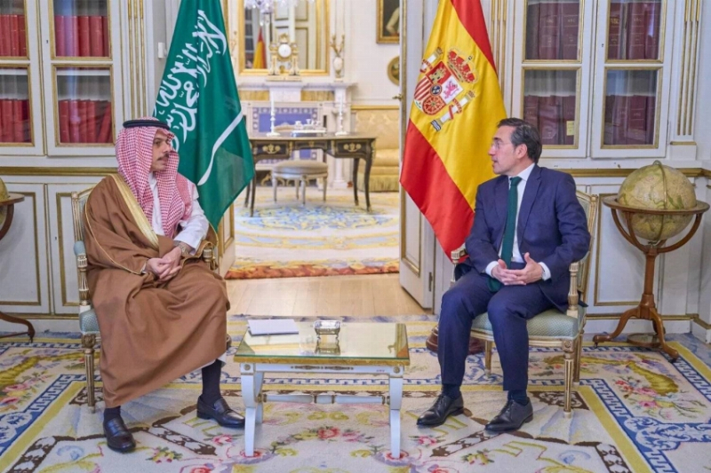 بن فرحان: عودة الملاحة بمضيق هرمز إلى وضعها الطبيعي