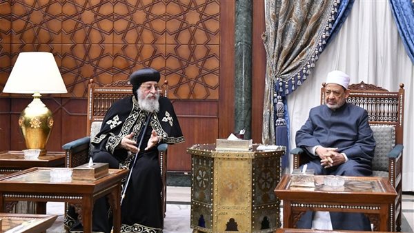 شيخ الأزهر يتلقى تهنئة هاتفية من البابا تواضروس بمناسبة عيد الأضحى المبارك