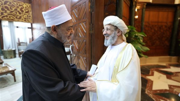 شيخ الأزهر يستقبل أمين عام الإفتاء العماني لتعزيز التعاون المشترك