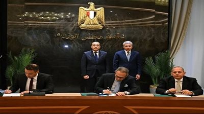 رئيس الوزراء يشهد توقيع اتفاقيتي تشغيل منظومة التأشيرة الإلكترونية بمطار القاهرة