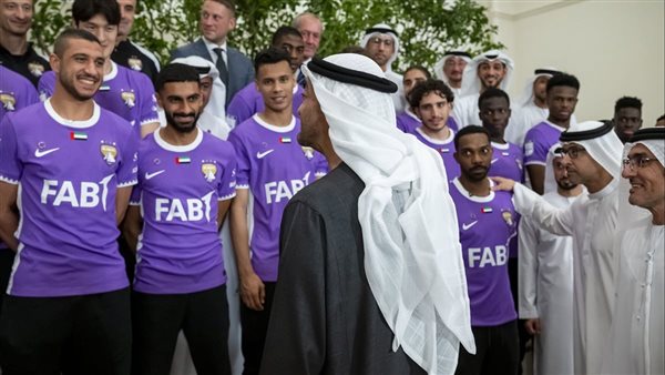 محمد بن زايد يستقبل فريق العين بعد تتويجه بلقب الدوري الإماراتي