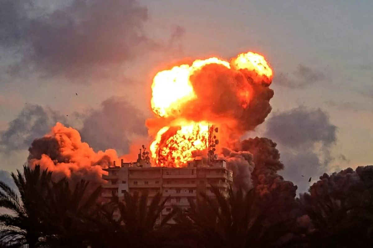 استهداف مدينة صور اللبنانية بقصف جوي إسرائيلي واسع