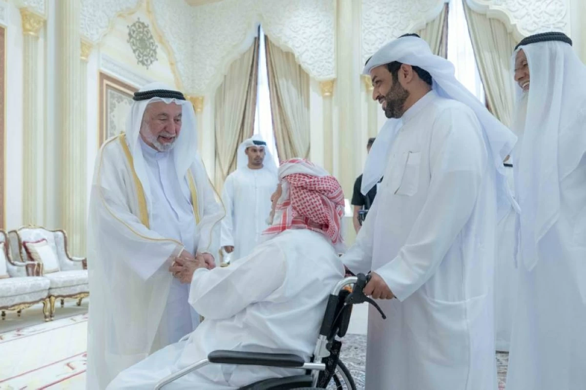 أبرز الشخصيات تلتقي سلطانًا لتهنئته بالعيد