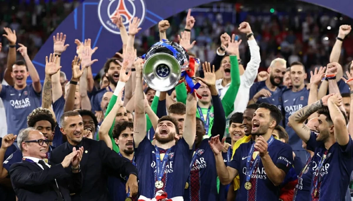 كفاراتسخيليا ينال جائزة أفضل أداء في دوري الأبطال