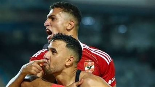 الأهلي يتفوق بهدف وطرد في أول شوط لمواجهة المصري