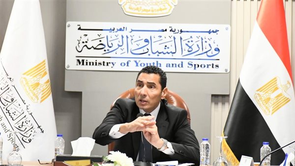 وزير الشباب والرياضة يبحث مديونيات الأندية مع الجهات المعنية