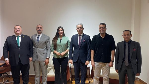 جلسة صلح بين الاعلامية بسنت النبراوي وأيمن حسن الصحفي على خلفية قضية السب والقذف بينهما