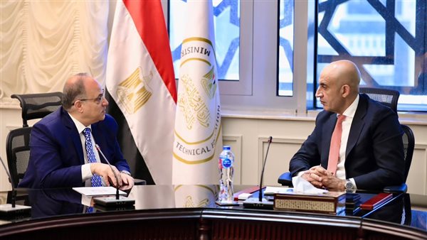 التعليم و«هيئة الدواء» تبحثان إطلاق مدارس تكنولوجيا تطبيقية لتأهيل كوادر صناعة الدواء