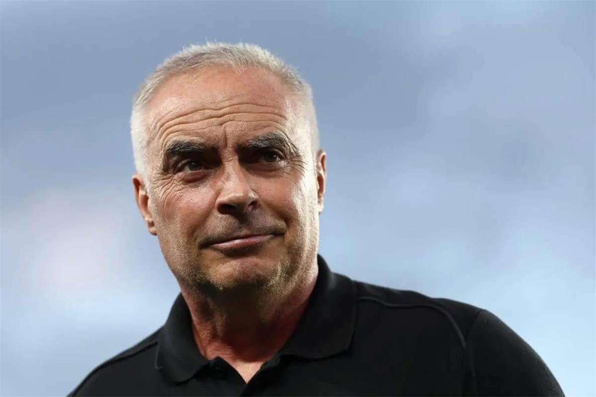 سر فوز نيوزيلندا على مصر يكشفه مدرب الفريق ويتوقع تألق محمد صلاح بكأس العالم