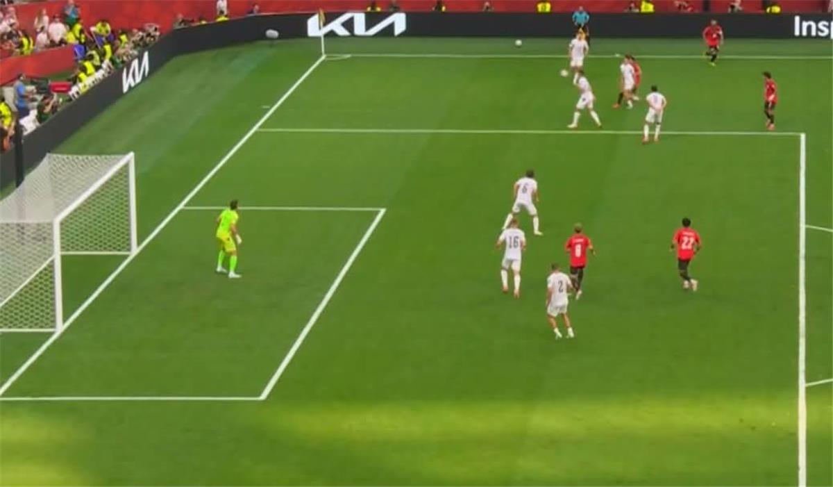 اضطر لاعب منتخب مصر لمغادرة مباراة نيوزيلندا بعد إصابته