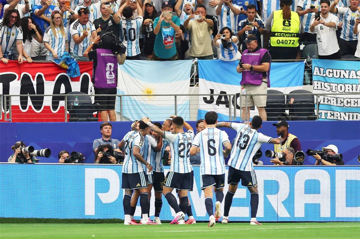 بعد الفوز على النمسا سكالوني يعبر عن قلقه تجاه لاعب الأرجنتين
