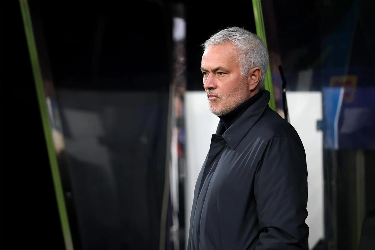 مورينيو يأمر ريال مدريد بحسم موقفه من انتقال