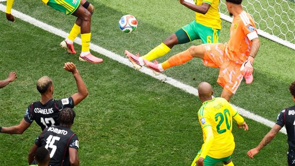 كندا تخطف بطاقة التأهل إلى دور الـ16 بهدف قاتل أمام جنوب أفريقيا(صور)