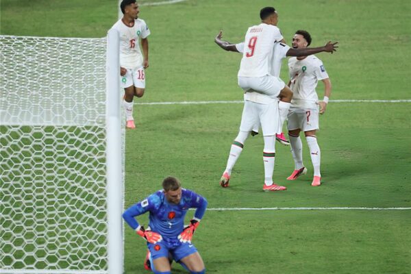 فيديو | رأسية قاتلة.. عيسى ديوب يسجل هدف تعادل المغرب أمام هولندا