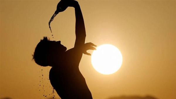 مع ارتفاع درجات الحرارة.. 6 نصائح من الصحة للاستمتاع بالصيف بأمان