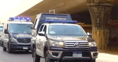 ضبط قائد سيارة بدون لوحات بالقاهرة بعد فيديو يوثق قيادته برعونة وفراره