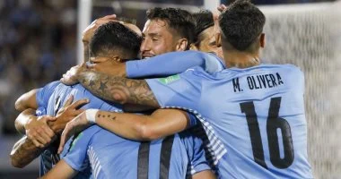 إلغاء رحلة طيران منتخب أوروجواى الخاصة بعد توديع كأس العالم