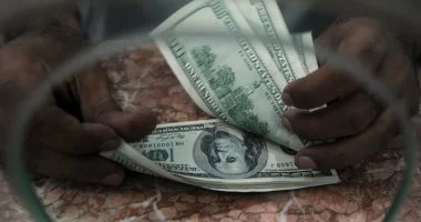 تعرف على سعر الدولار مقابل الجنيه قبل بدء جلسة التداول اليوم الاثنين