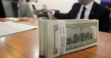 الدولار يحافظ على هدوئه أمام الجنيه.. تعرف على الأسعار بالبنوك