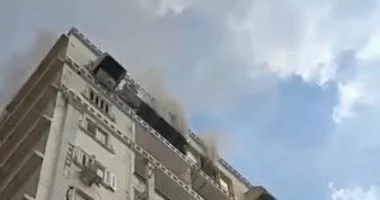 إصابة الزوجين وأطفالهما الثلاثة.. النيران تلتهم شقة صيدلى بالزقازيق