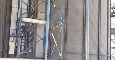 وصول شحنات كبيرة من القمح إلى صوامع كوم أمبو في أسوان
