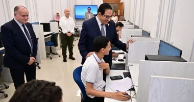 رئيس جامعة القاهرة يزور الجامعة الأهلية والفرع الدولي لمتابعة امتحانات الفصل الدراسي الثاني