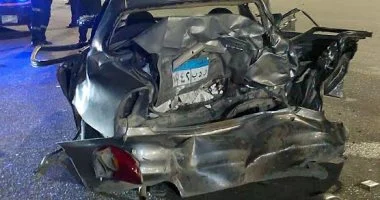 إصابة 5 اشخاص إثر حادث تصادم سيارتين بالطريق الأوسطى
