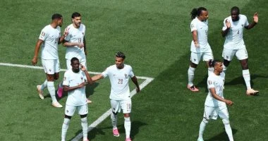 رابيو: لاعبو فرنسا سيقاتلون أمام السويد لإسعاد ديشامب بعد وفاة والدته