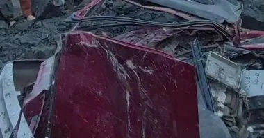 العربية اتعجنت.. صور حادث لسقوط تريلا على سيارة ملاكي بالوراق.. صور