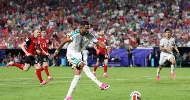 رياض محرز يحصد جائزة أفضل لاعب فى مباراة الجزائر والنمسا بكأس العالم 2026